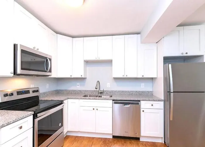 Entire House King Bed Near Downtown Free Parking