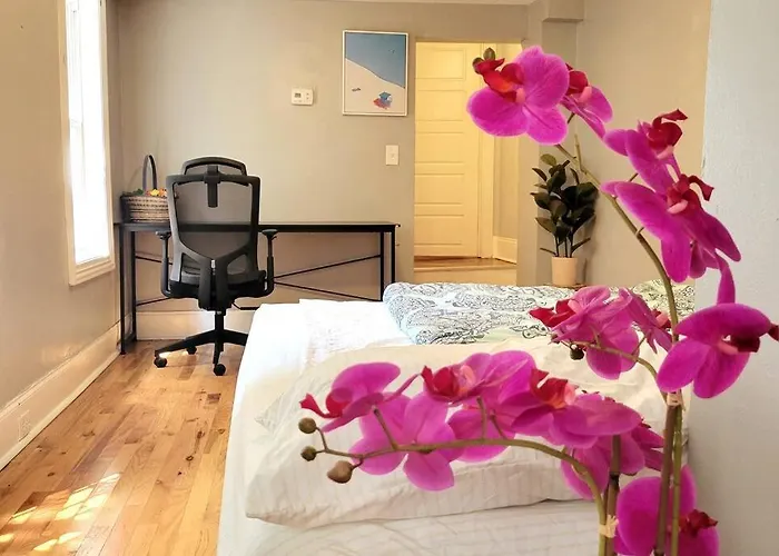 Entire House King Bed Near Downtown Free Parking